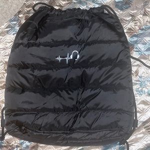 Black puffer sling bag